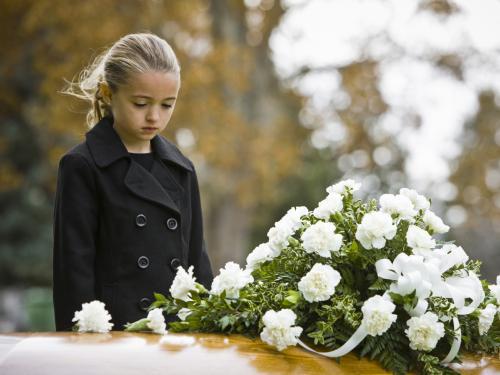 Следует ли брать детей на похороны: психологическая подготовка